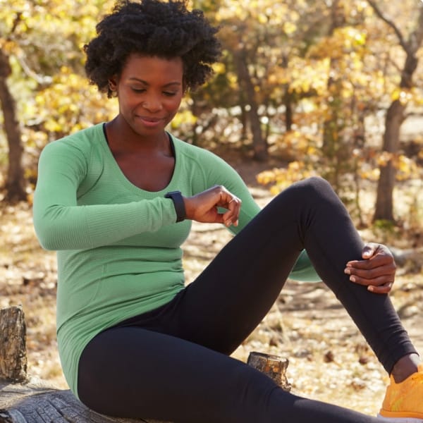 Photo d'un versement de café dans une tasse