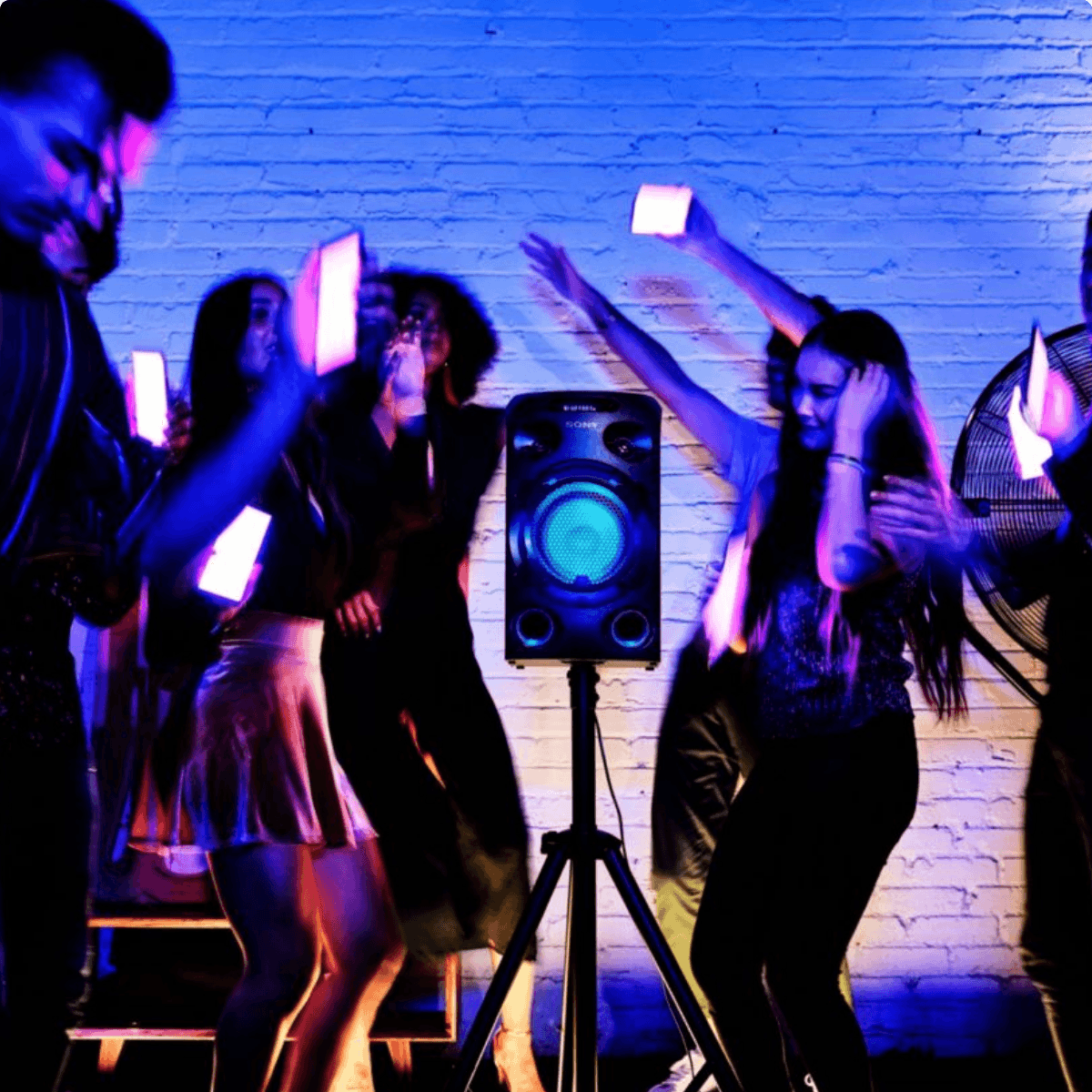 Photo de personnes faisant la fête