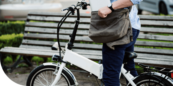 Photo d'un homme portant des écouteurs