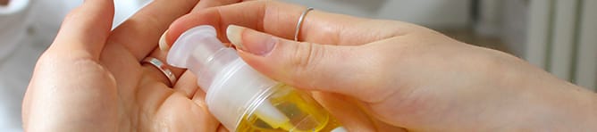 Huile pour cheveux soyeux