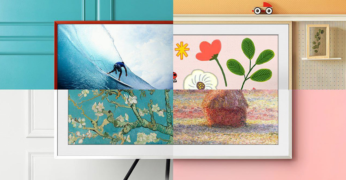 Un ecran fixé au mur découpé en quatre morceaux contenant 4 visuels différents, une sorte de mosaique